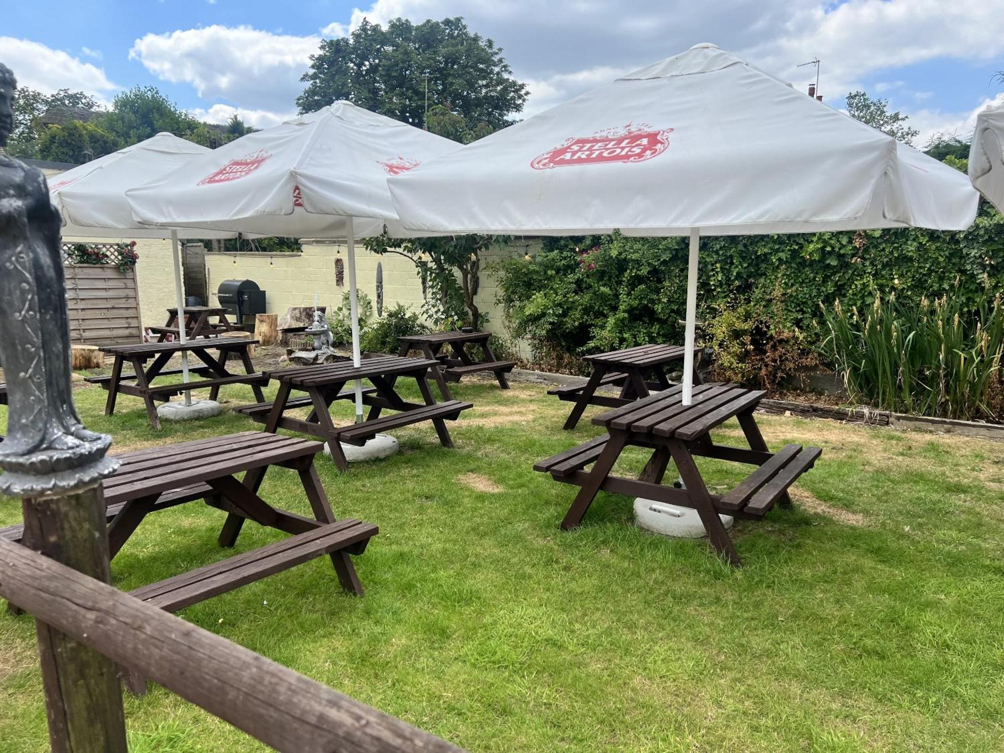 Inn Dog And Castle Woodwalton